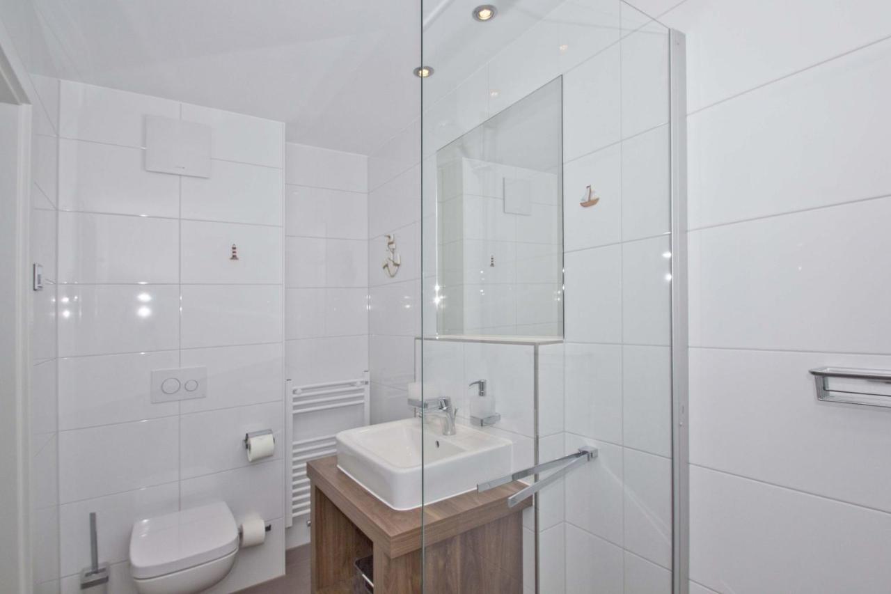Mit Meerblick Und Terrasse, Gratis Nutzung Vom Ahoi Erlebnisbad Und Sauna In Sellin - Meeresblick Fewo 68 غورين المظهر الخارجي الصورة